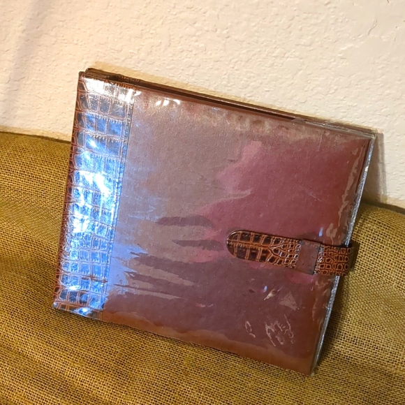 2--PHOTO/ SCRAPBOOK ALBUMS - Picture 4 of 5